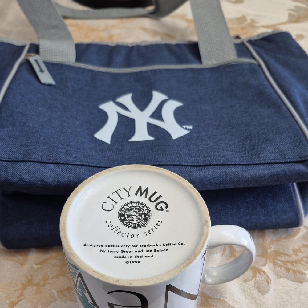 Starbucks New York mug and two Yankees Cooler bags - Picture 4 of 12
